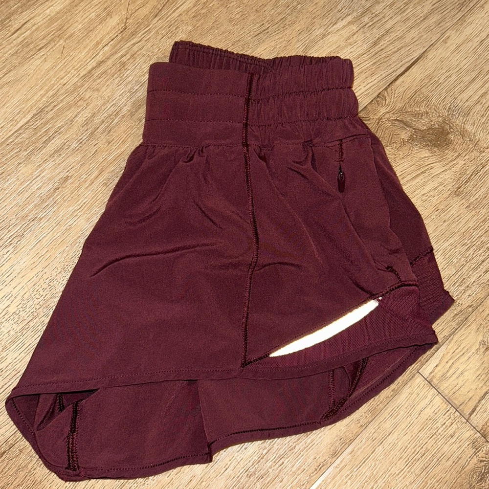 Hotty Hot low-rise Lululemon shorts 2.5” inseam